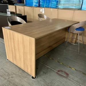 Pre-Owned Link Collaboration Table